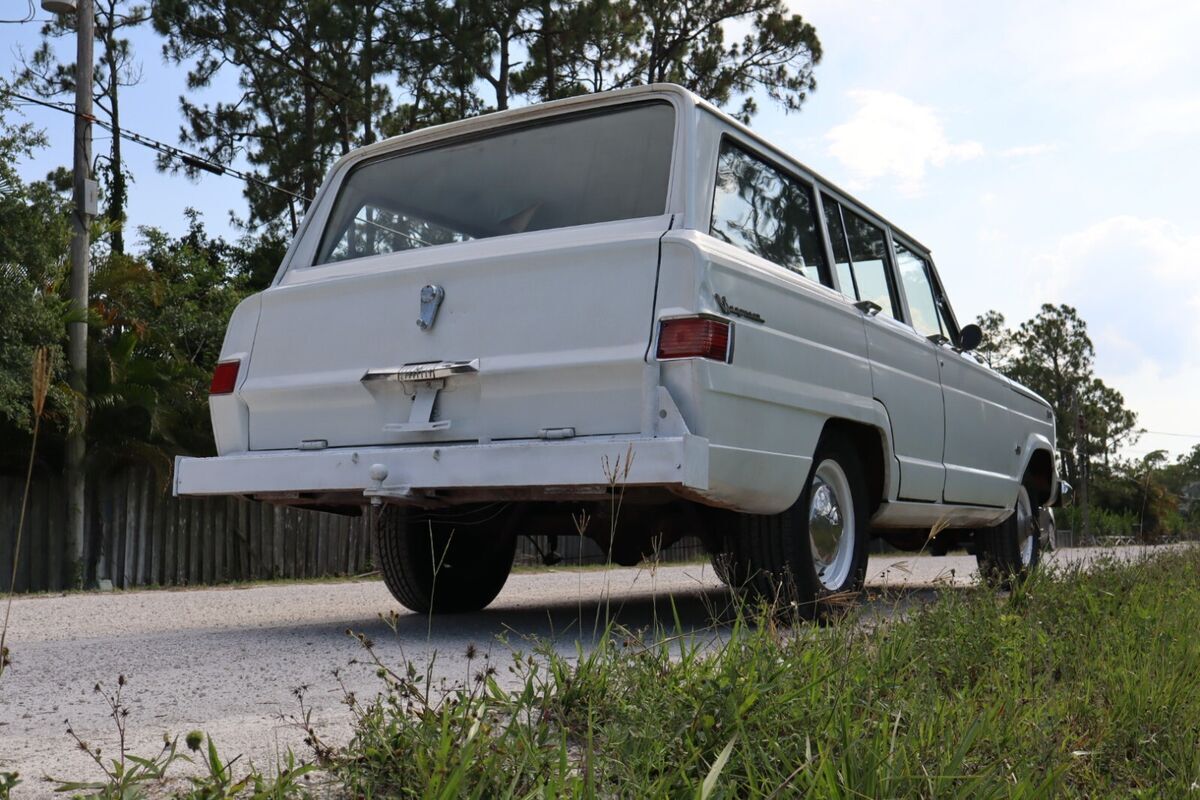 1965 Jeep Wagoneer - photo 10