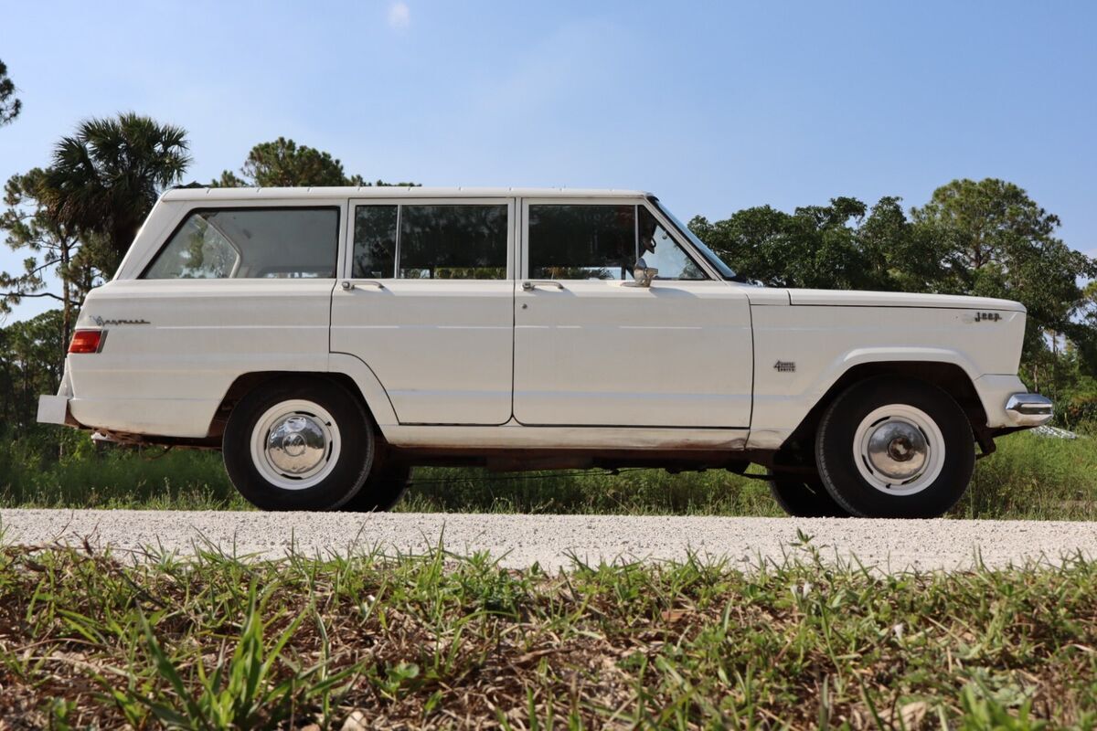 1965 Jeep Wagoneer - photo 13