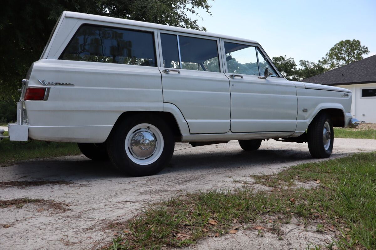 1965 Jeep Wagoneer - photo 3
