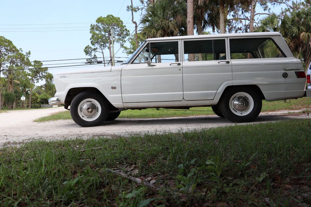 1965 Jeep Wagoneer - photo 7