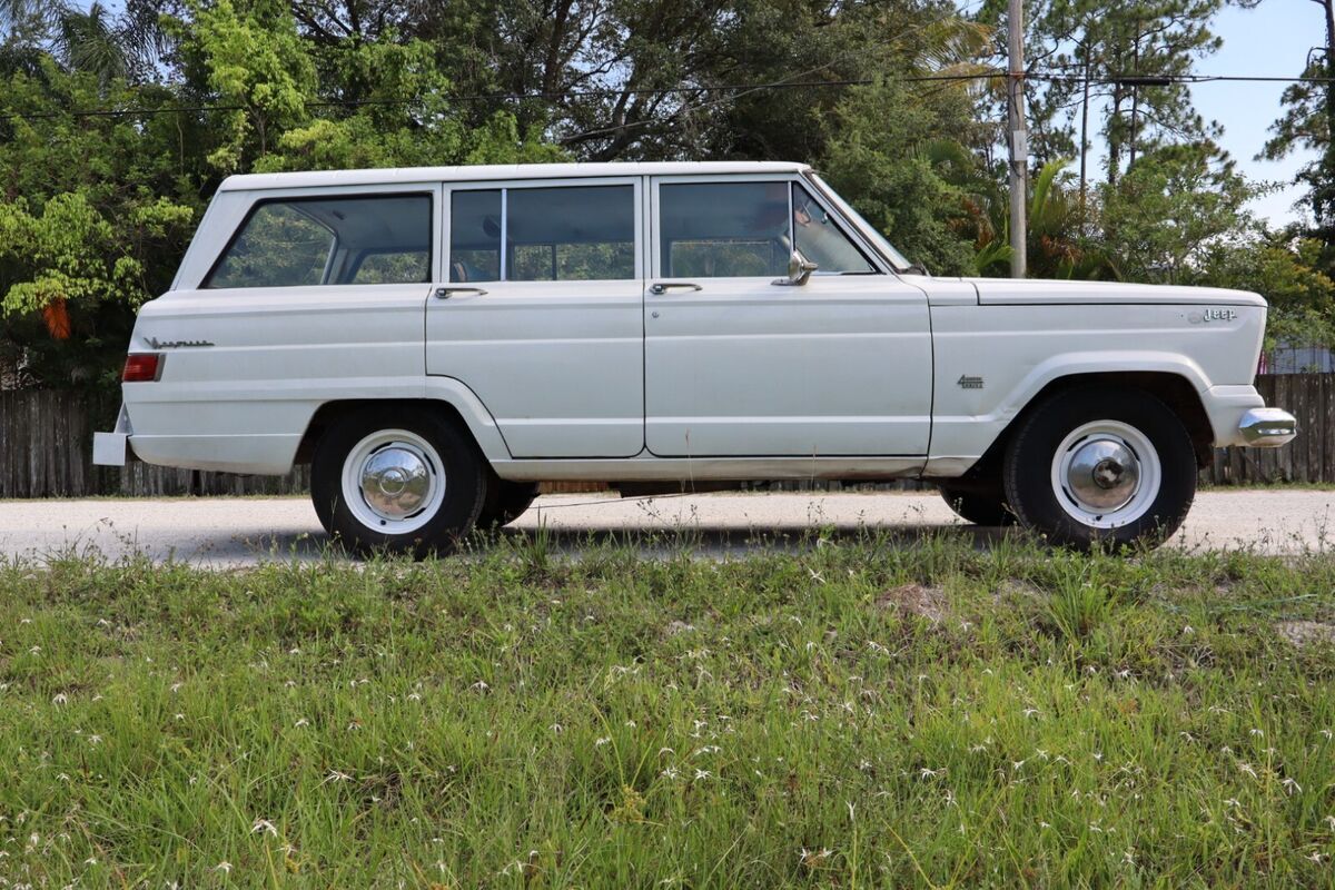 1965 Jeep Wagoneer - photo 9