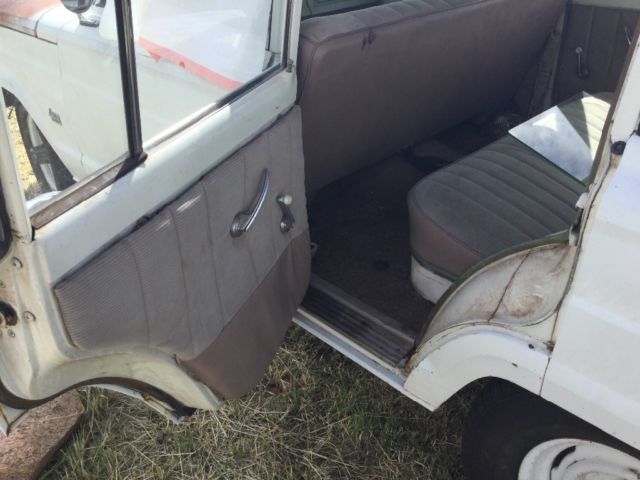 1965 Jeep Wagoneer - photo 8