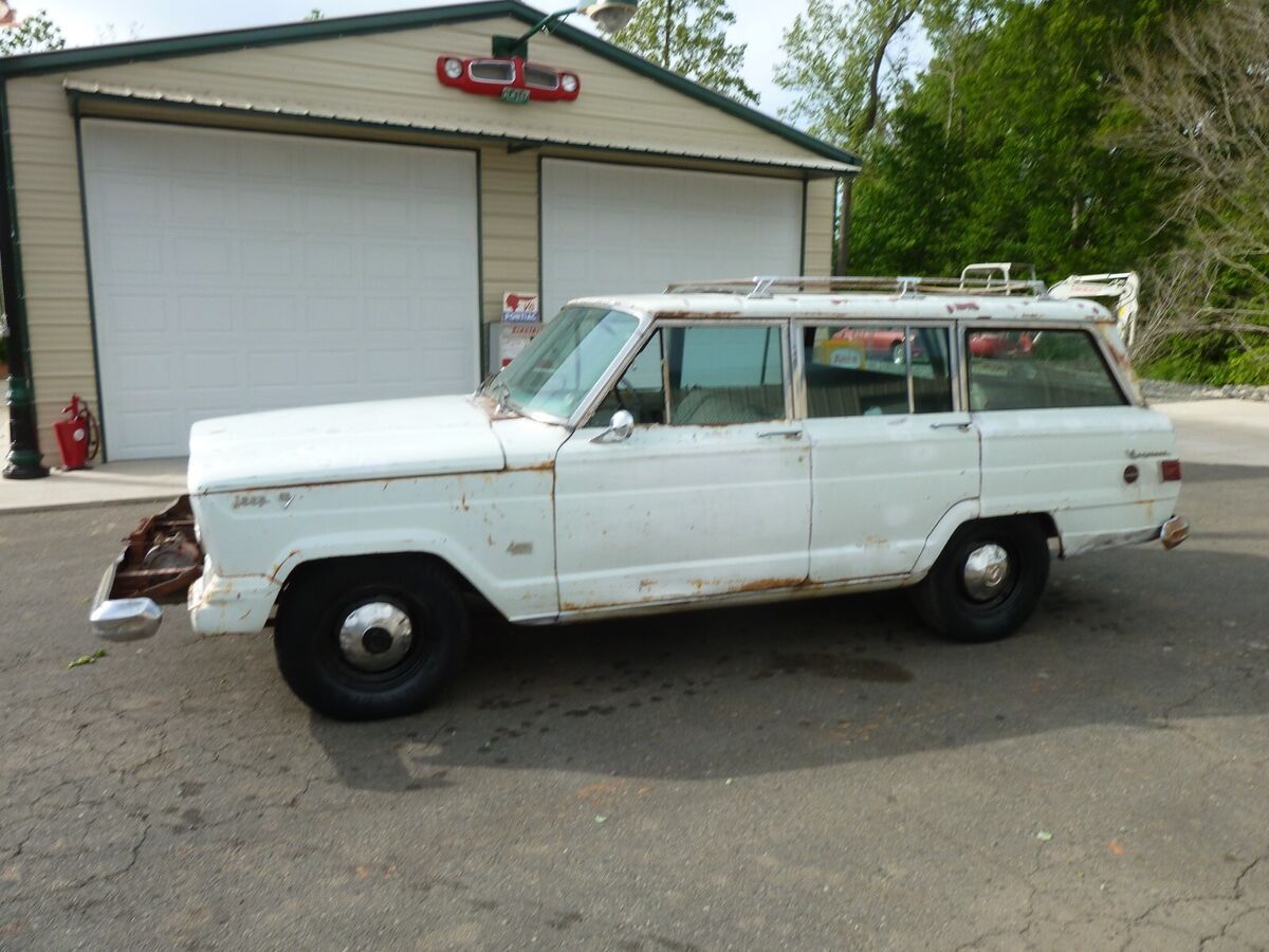 1965 JEEP WAGONEER WITH FACTORY PTO WINCH, 327 VIGILANTE V-8 ENGINE RUNS GOOD 1965 Jeep Wagoneer