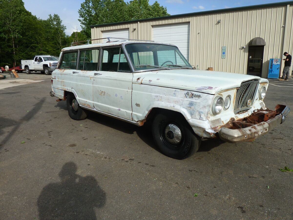 1965 Jeep Wagoneer - photo 2