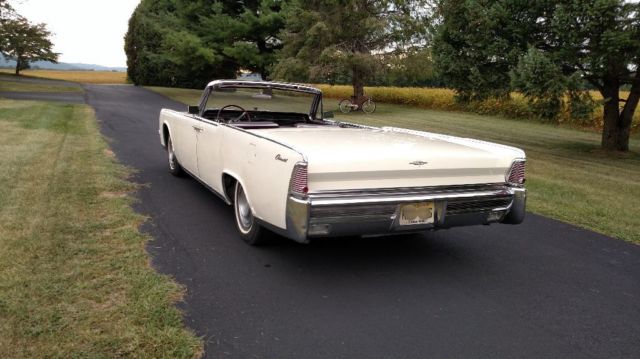 1965 Lincoln Continental Convertible - photo 2