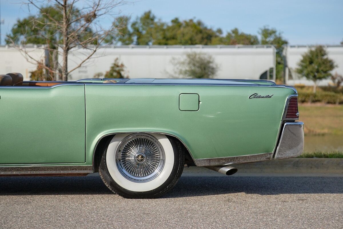 1965 Lincoln Continental Convertible - photo 10