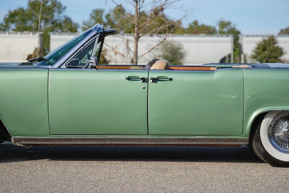 1965 Lincoln Continental Convertible - photo 11