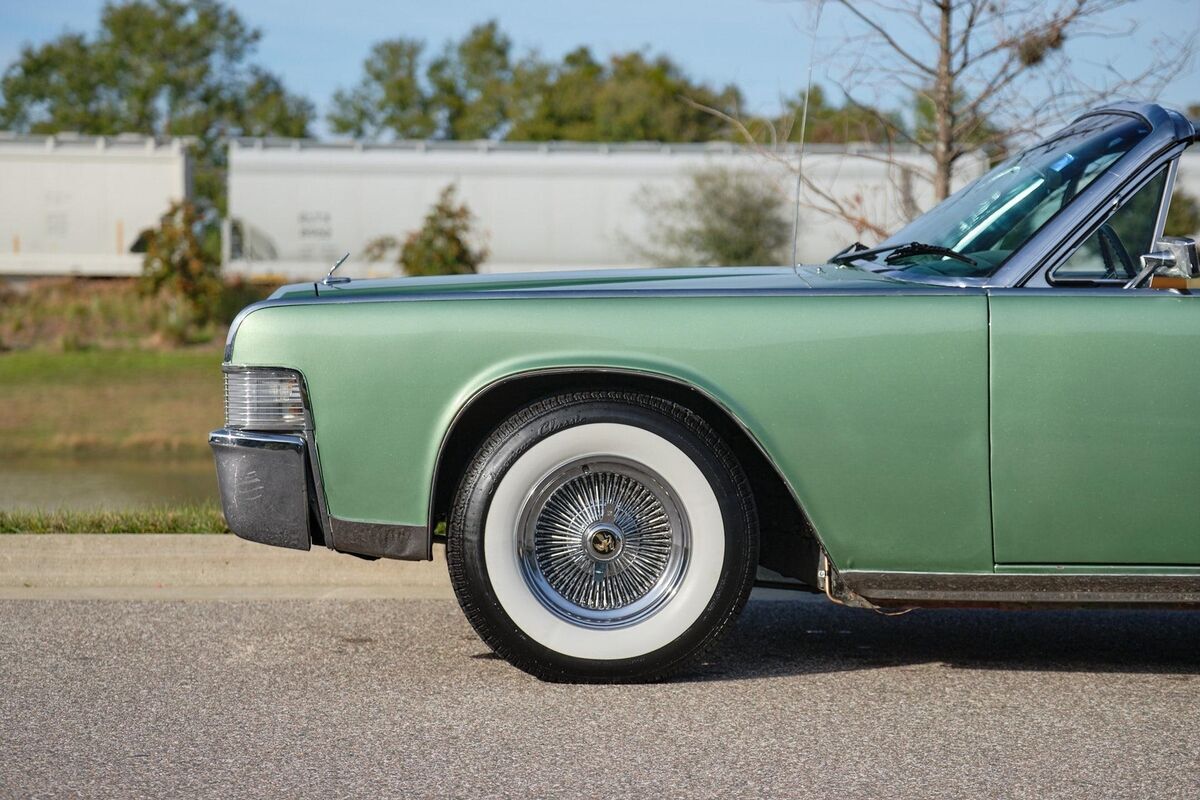 1965 Lincoln Continental Convertible - photo 12