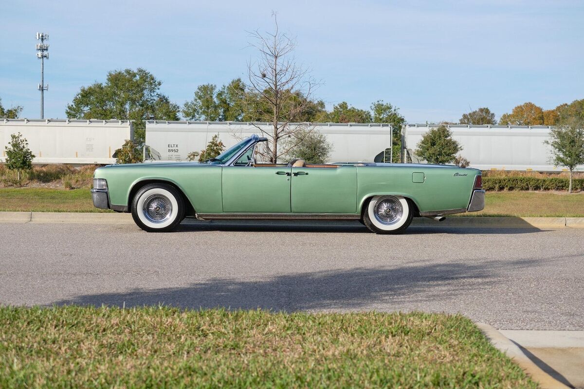 1965 Lincoln Continental Convertible - photo 2