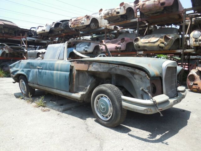 1965 Mercedes 220SE Convertible Project Car for Restoration Cabriolet 111 220SE 1965 Mercedes-Benz 200-Series 1965 Mercedes 220SE Convertible Project Car for Re