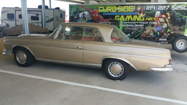 1965 Mercedes 250SE Manual transmission, Sunroof Coupe 1965 Mercedes-Benz 200-Series