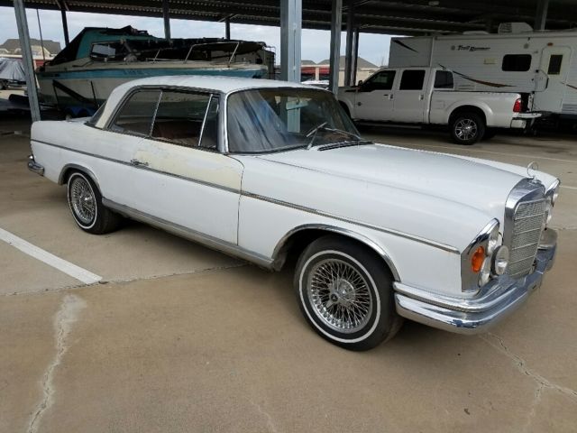 1965 Mercedes 250SE Sunroof coupe 250se 280se 230sl 250sl 280sl 190sl 300sl 1965 Mercedes-Benz 200-Series 250se Sunroof Coupe