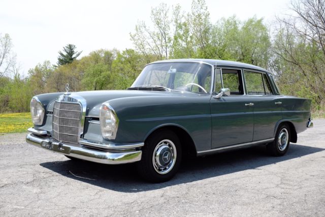 1965 Mercedes-Benz 200-Series - photo 2