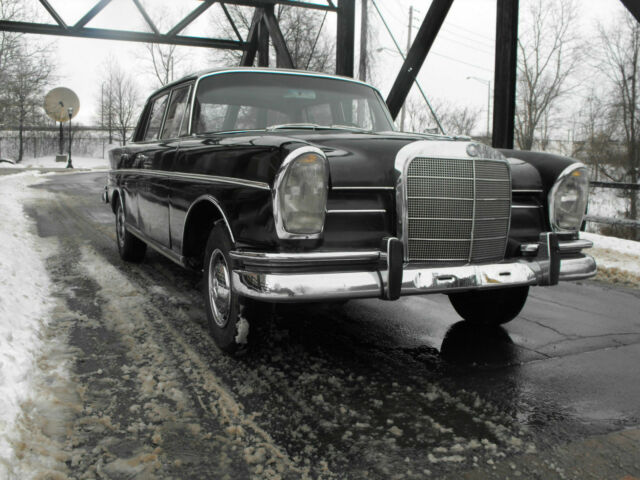 1965 Mercedes Benz 300SE Fintail Clear Title Unrestored DB040 with Red Leather 1965 Mercedes-Benz 300-Series