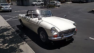 1965 MG MGB Roadster - photo 5