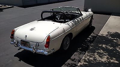 1965 MG MGB Roadster - photo 7
