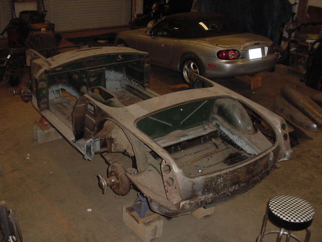 1965 MGB Roadster - body (with front suspension, differential, rear suspension) 1965 MG MGB