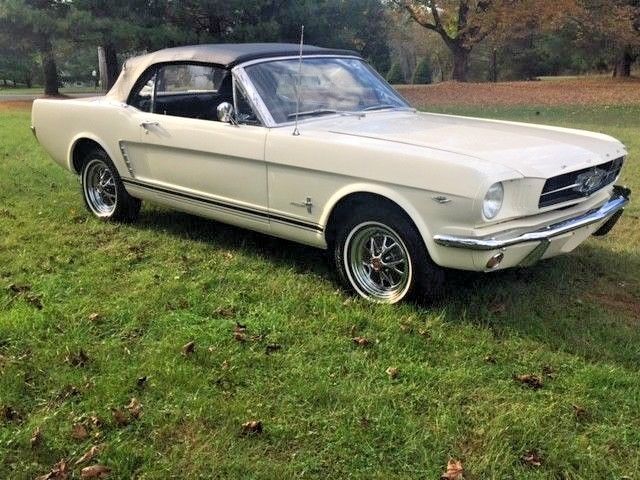 1965 Ford Mustang Convertible - photo 2