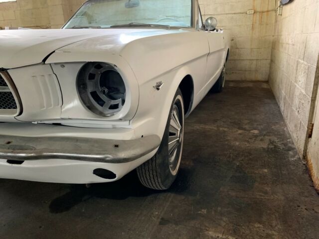 1965 Ford Mustang V-8 Mustang Convertible - photo 3