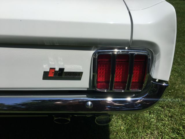 1965 Ford Mustang CONVERTIBLE 289-V-8 HURST 4 SPEED - photo 2