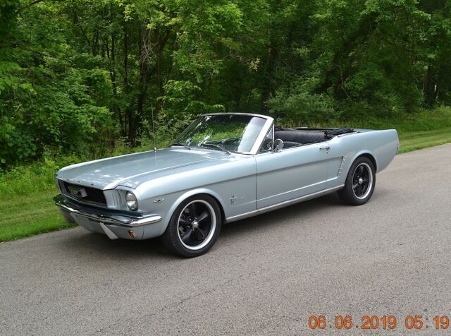 1965 MUSTANG CONVERTRIBLE 289 4SPD PS PDB SOLID CALIFORNIA CAR BEAUTIFUL SILVER 1965 Ford Mustang CONVERTIBLE 289 4SPD PS PDB POWER TOP PONY INT