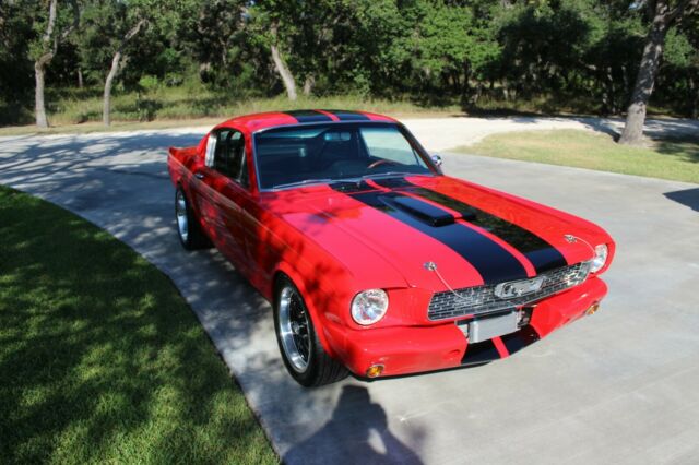1965 Mustang. Fastback quartz paint treatment. Boss 302 engine, fresh rebuild. 1965 Ford Mustang