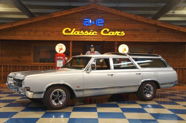 1965 Oldsmobile Custom Cruiser