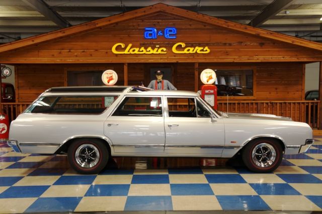 1965 Oldsmobile Custom Cruiser - photo 3