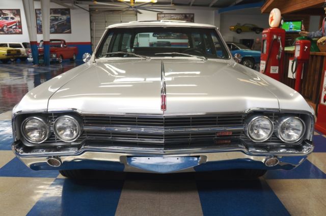 1965 Oldsmobile Custom Cruiser - photo 4