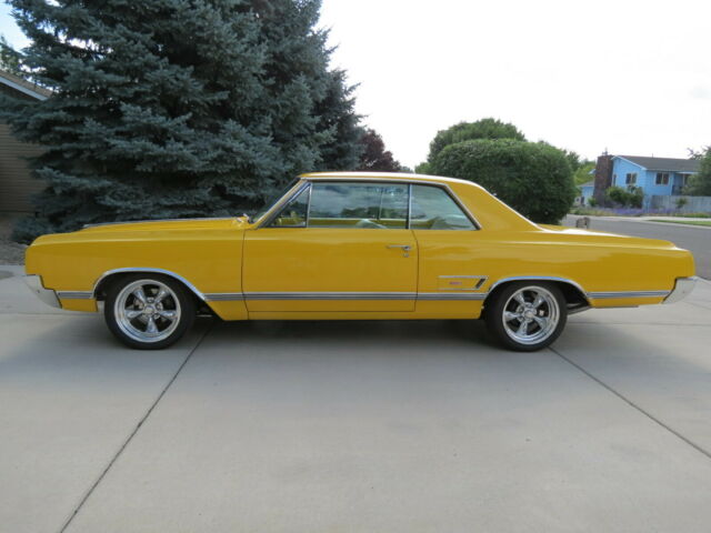 1965 Oldsmobile 442 coupe 1965 Oldsmobile 442 Deluxe