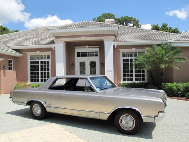 1965 Oldsmobile 442 Manual RWD V8 6.5L Gasoline 1965 Oldsmobile 442