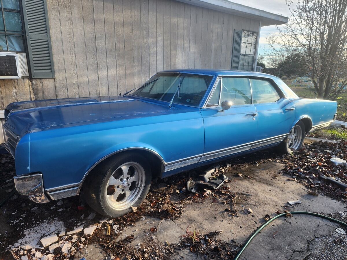 1965 Oldsmobile 88 4 door - photo 2