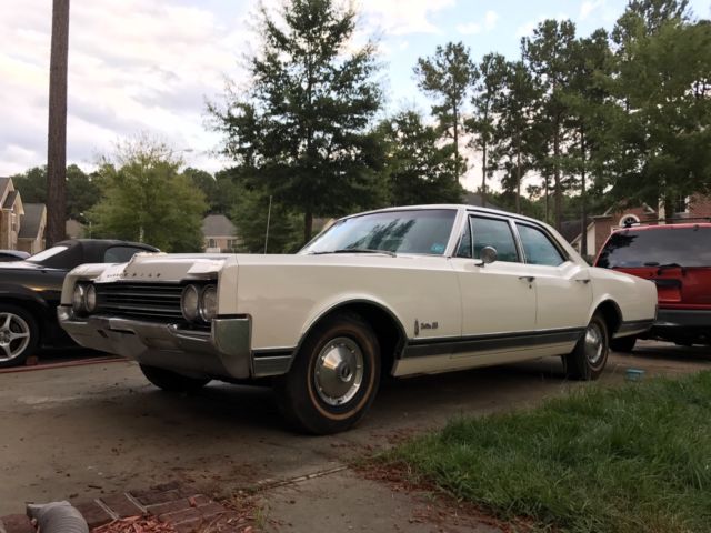 1965 Oldsmobile Eighty-Eight Holiday - photo 5