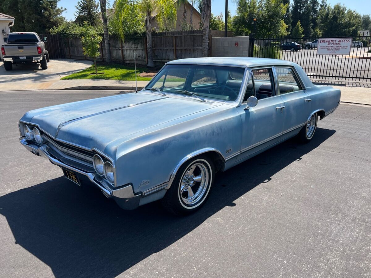 1965 Oldsmobile F85 4 door sedan 1965 Oldsmobile F85
