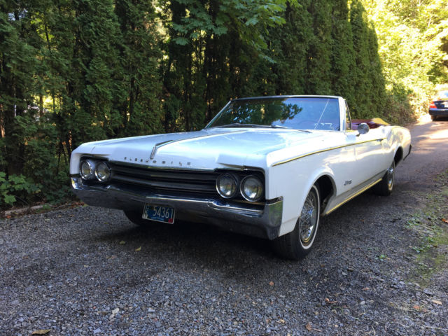 1965 Oldsmobile Eighty-Eight Jetstar Convertible - photo 2