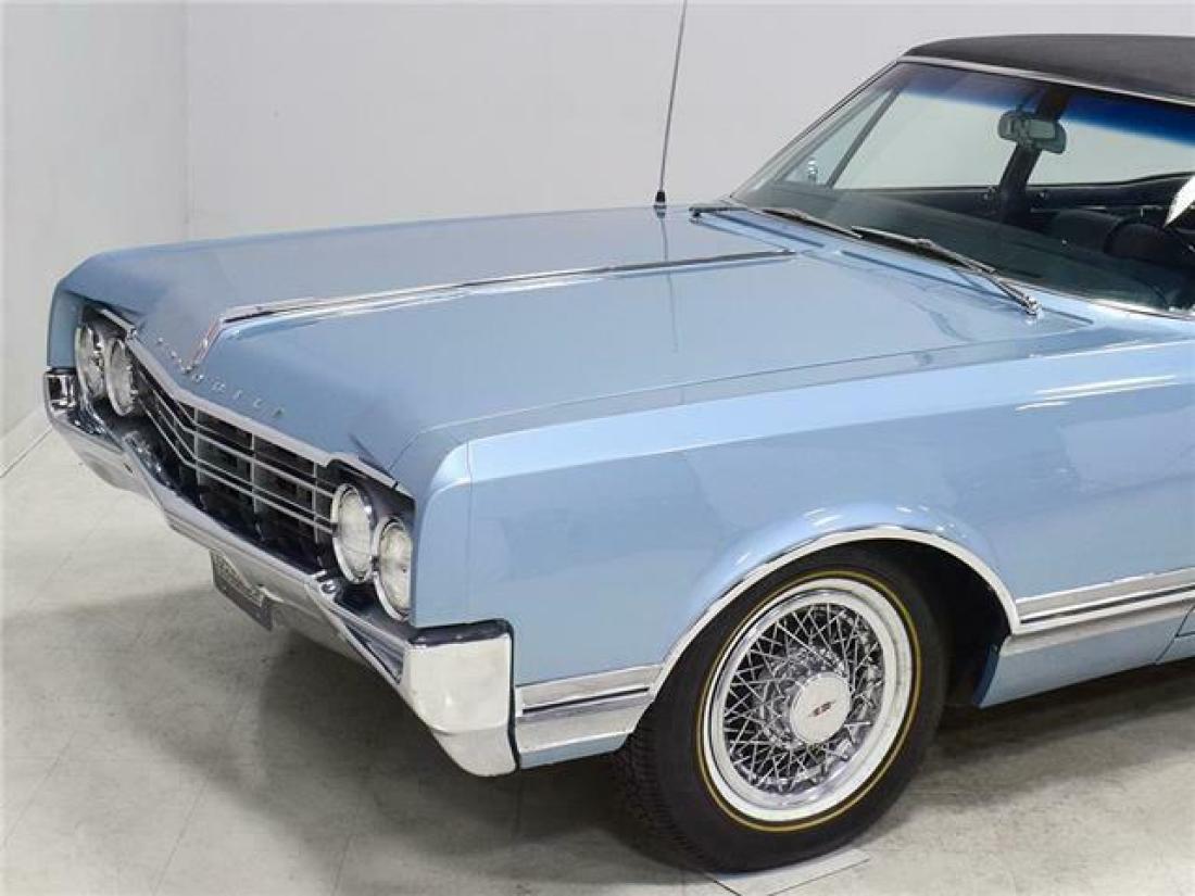 1965 Oldsmobile Ninety-Eight Luxury Sedan - photo 10