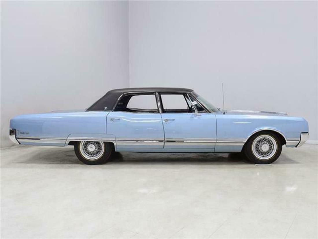 1965 Oldsmobile Ninety-Eight Luxury Sedan - photo 7