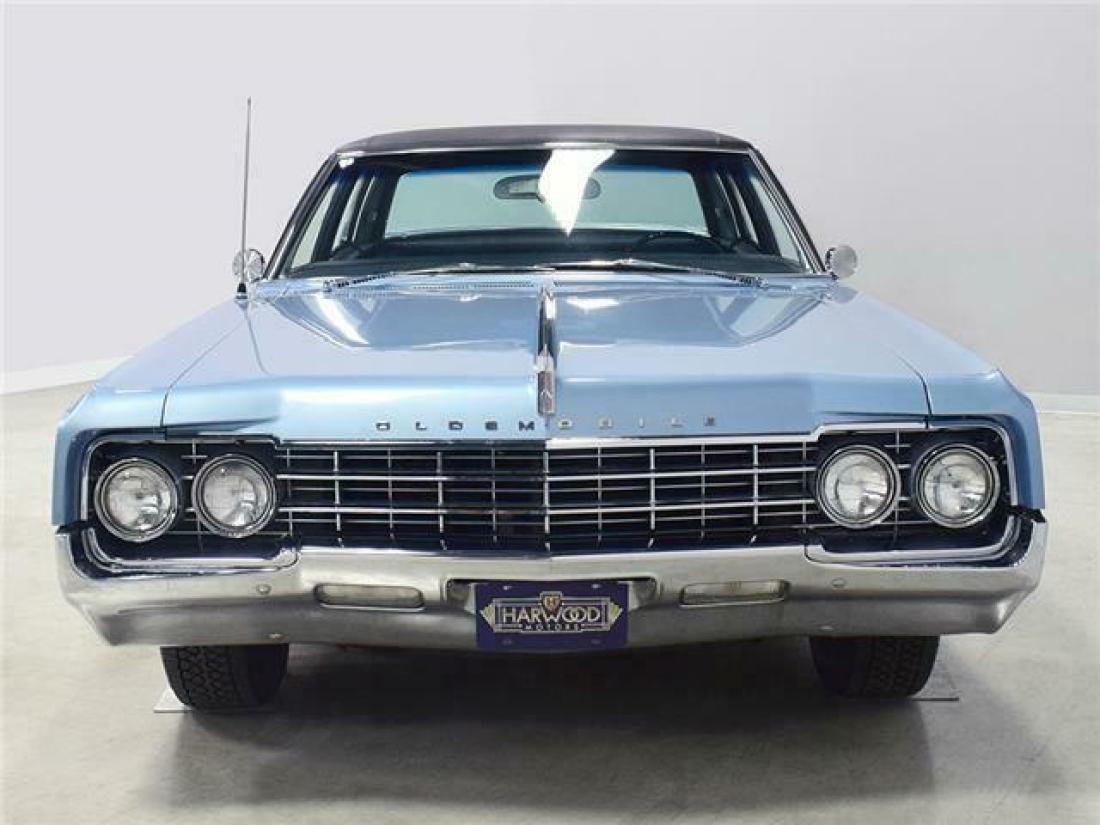 1965 Oldsmobile Ninety-Eight Luxury Sedan - photo 9