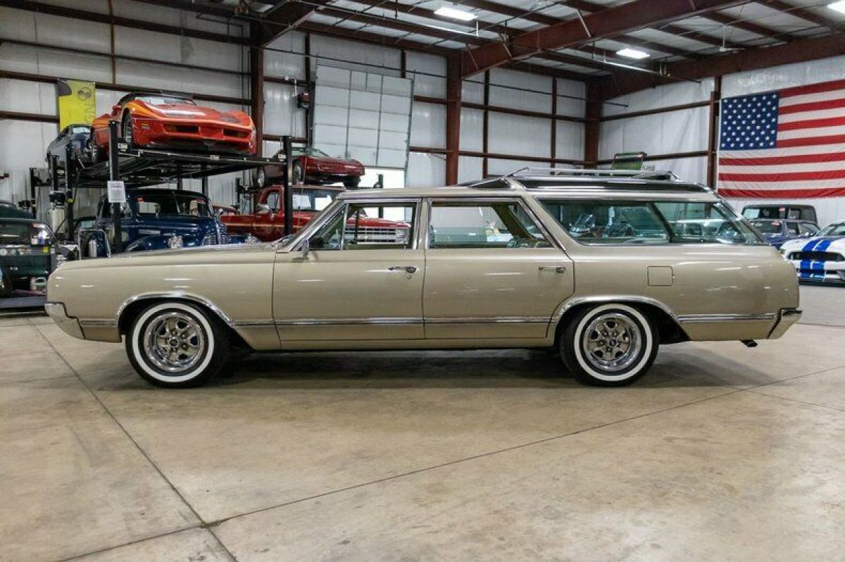1965 Oldsmobile Vista Cruiser - photo 2
