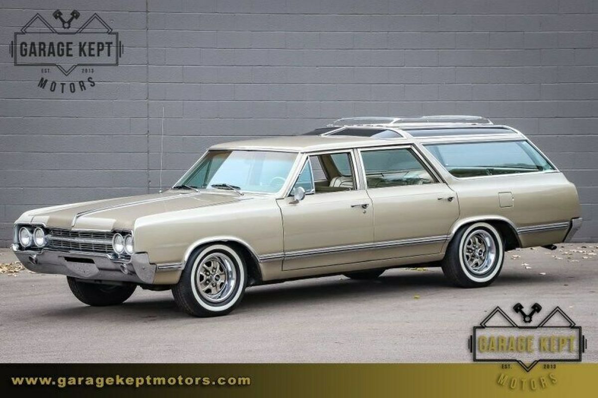 1965 Oldsmobile Vista Cruiser Gold Station Wagon 350 V8 79892 Miles 1965 Oldsmobile Vista Cruiser