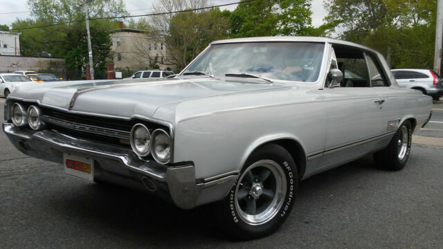 1965 Oldsobile Cutlass Holiday coupe with 442 options, or clone 1965 Oldsmobile 442 Holiday coupe
