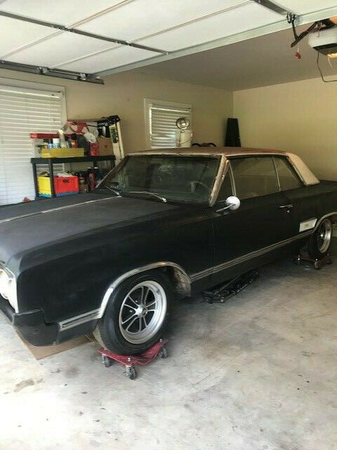 1965 Olsmobile 442 - all original and matching numbers car - in poor shape 1965 Oldsmobile 442