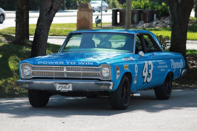 1965 Plymouth Satellite Richard Petty Race Car Replica - photo 2