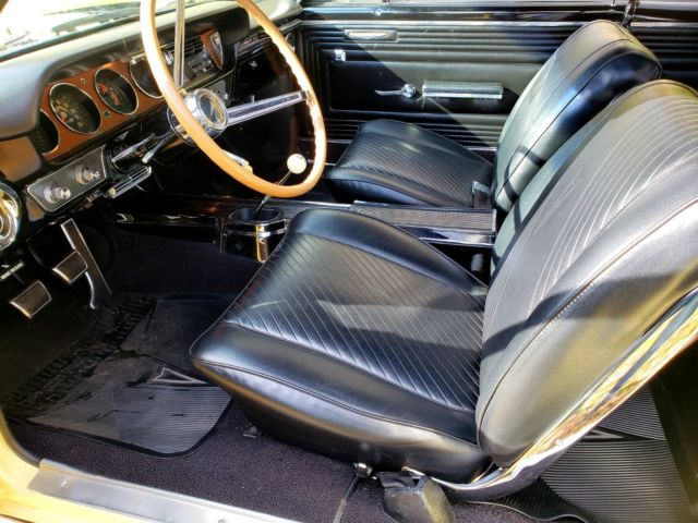 1965 Pontiac GTO CONVERTIBLE - 4 SPEED - A/C - TRI-POWER - photo 10