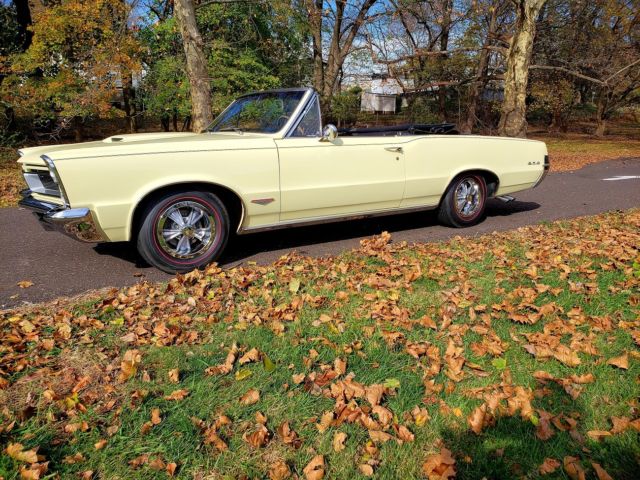 1965 Pontiac GTO CONVERTIBLE - 4 SPEED - A/C - TRI-POWER - photo 12