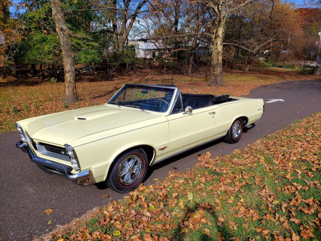 1965 Pontiac GTO CONVERTIBLE - 4 SPEED - A/C - TRI-POWER - photo 13