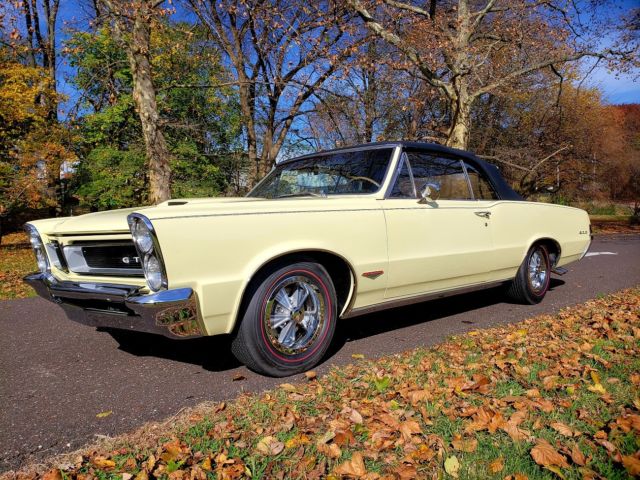 1965 Pontiac GTO CONVERTIBLE - 4 SPEED - A/C - TRI-POWER - photo 2