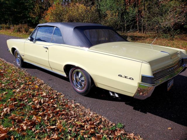 1965 Pontiac GTO CONVERTIBLE - 4 SPEED - A/C - TRI-POWER - photo 4