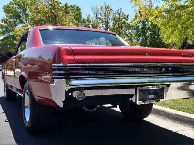 1965 Pontiac GTO tri power 4 speed - photo 2