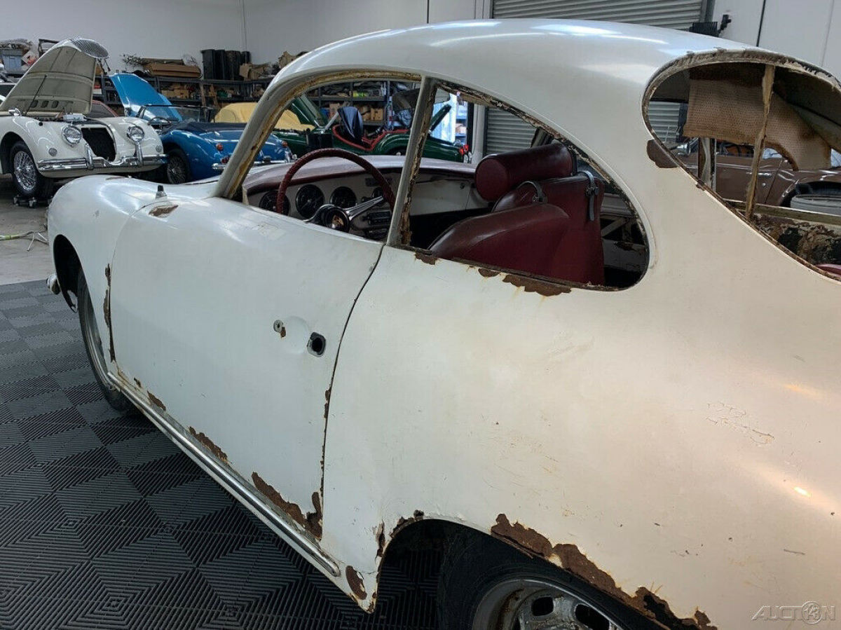 1965 Porsche 356 1965 PORSCHE 356 SC COUPE. MATCHING NUMBERS - photo 12